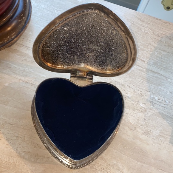 Vintage Jewelry Box Chrome Heart Velvet Inside Extra Large Substantial 80’s - Picture 3 of 6